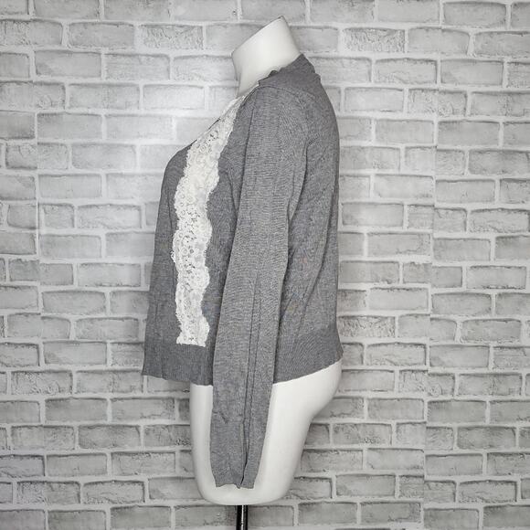 Torrid Gray and White Lace Button Front Cardigan, size 1 - Picture 2 of 6